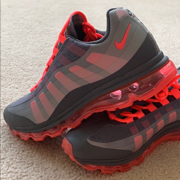 Women’s Nike Air Max - US 10 - Picture 2 of 4